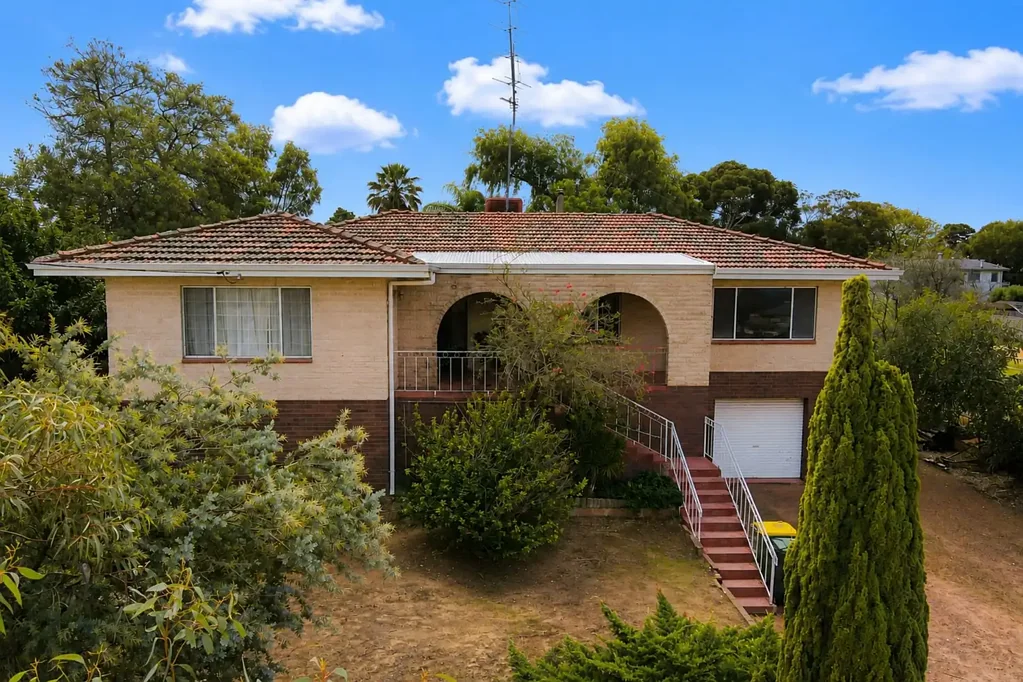 Wongan Hills 3房  Elevated Home with Sweeping Views