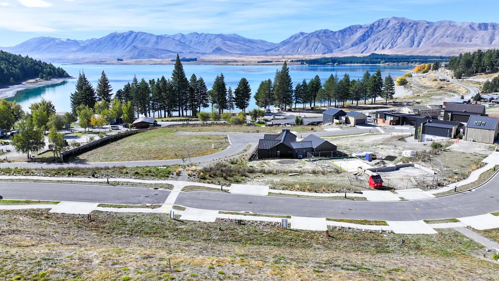 Lake Tekapo Section in Pure Splendour: Station Bay Lake Tekapo