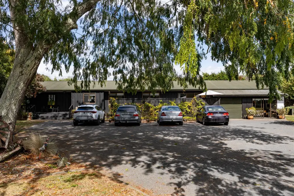 Tamahere 3 Bedroom Multi-Generational Living with Business Potential!!