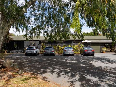 Tamahere 3房  Multi-Generational Living with Business Potential!!