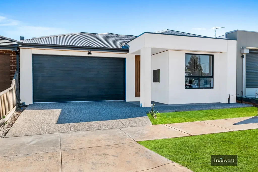 Bonnie Brook 4Habitaciones $635,000 - $665,000 - Dont Miss Out!!!