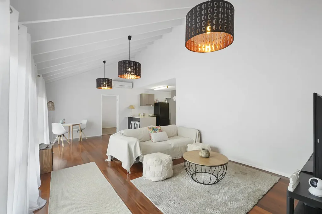 Southport 4Kwarto VERSATILE FAMILY LIVING WITH ENTERTAINER'S DECK IN PRIME SOUTHPORT POSITION