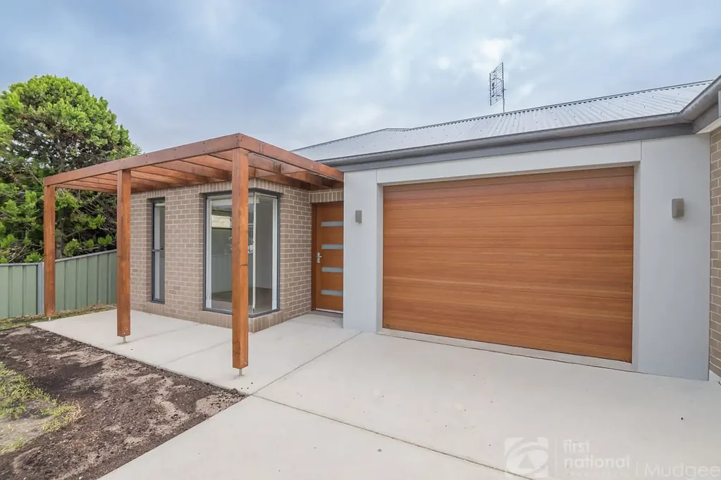 MODERN HOME CLOSE TO MUDGEE CBD