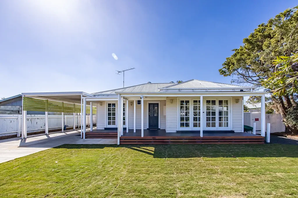 Edenhope 3બેડરૂમ Renovated, Ready & Room to Move