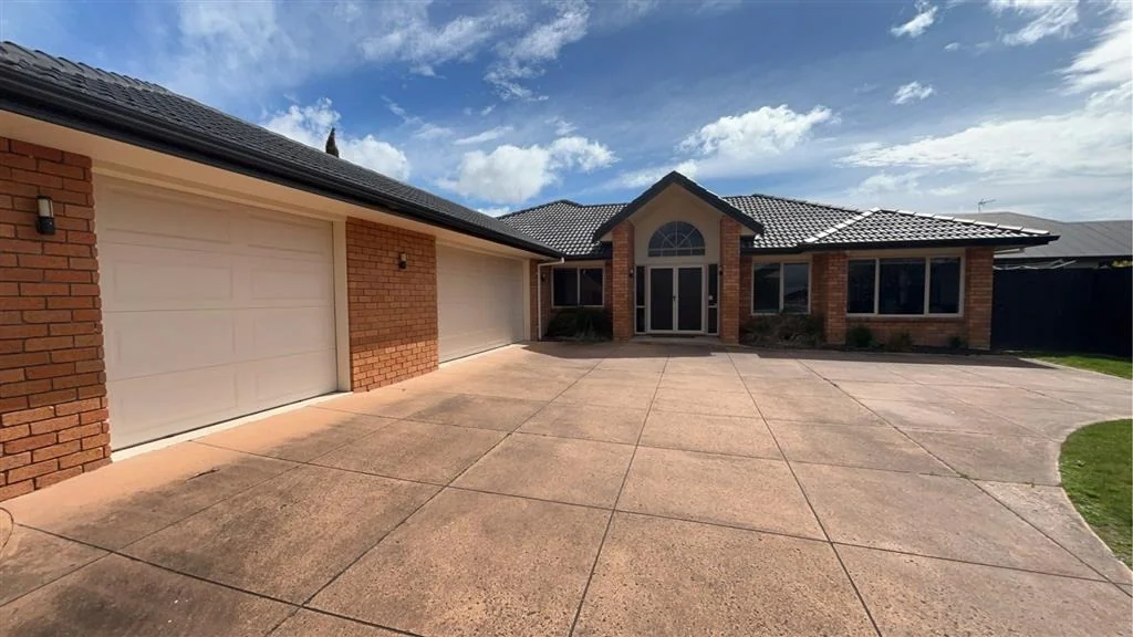 Spacious Family Home with Room for Everyone!
