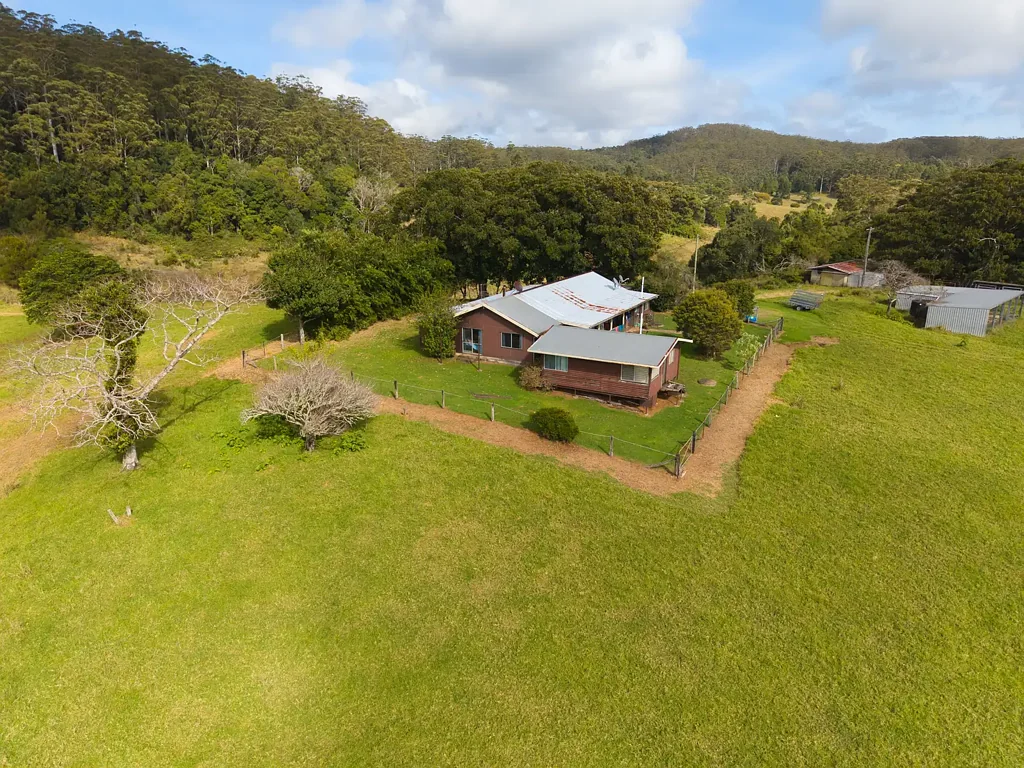 Bellthorpe  "RENOVATE or DETONATE" 46 Acres + Home + Bungalow