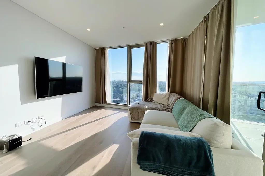 Spacious 1 Bedroom Apartment with natural light & Partly furnished & Kitchen Island & Swimming Pool & Gym & 1Min Walking to Train Station and Metro