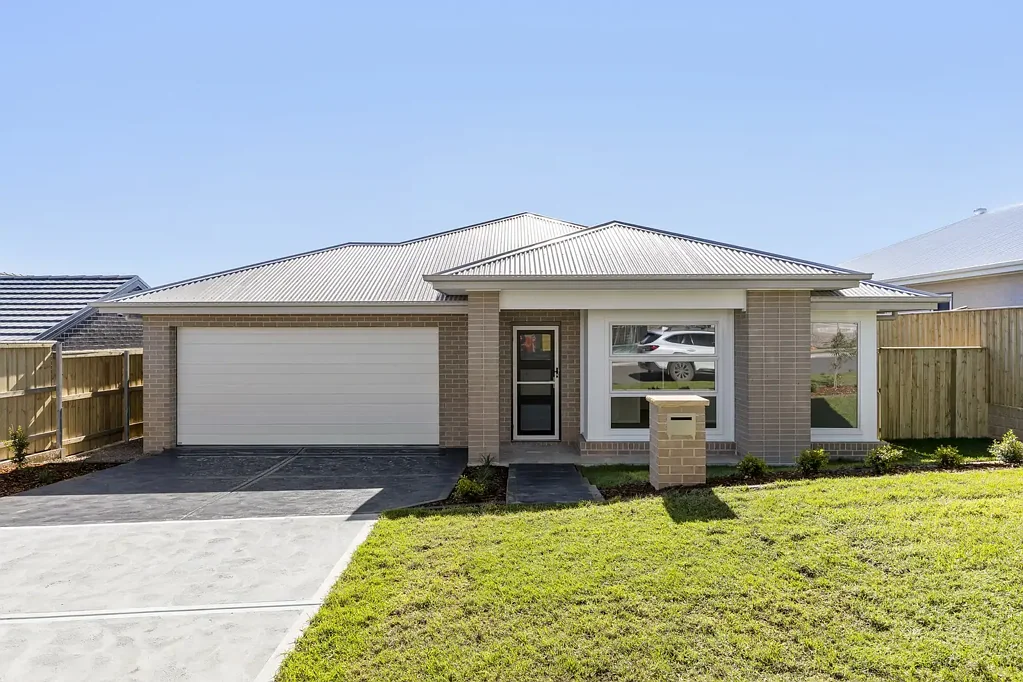 4 Bedroom Family Home with 2 spacious living areas