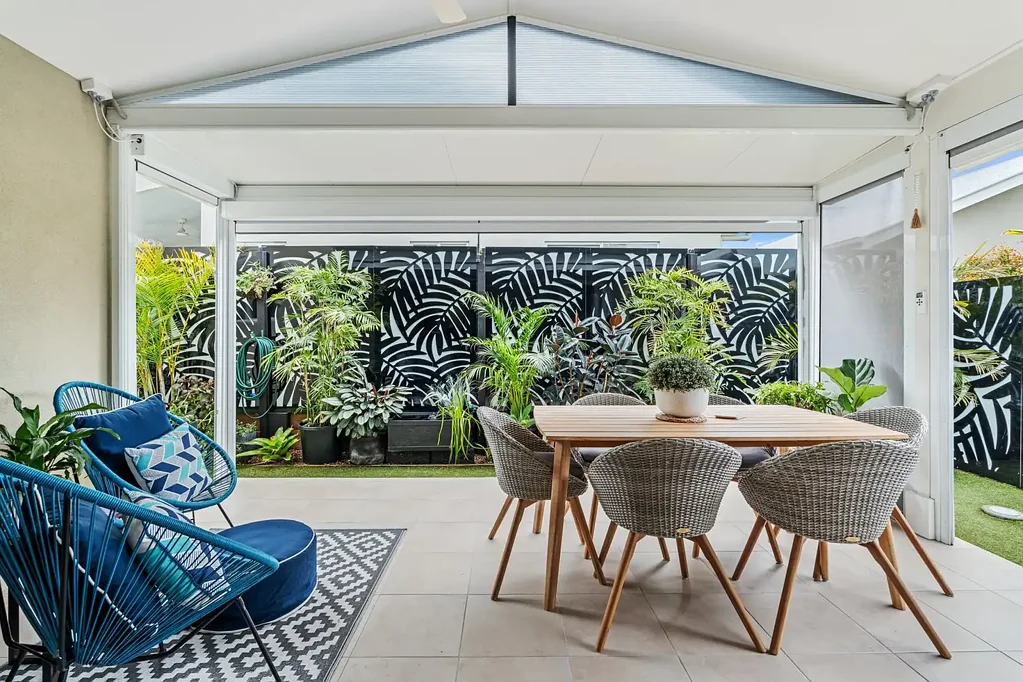 Urangan 2Zimmer Beautifully Presented Home with Waterway Views