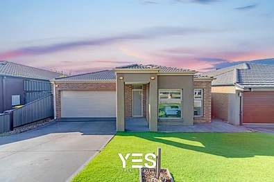 Mernda 4chambre Modern living with stunning views