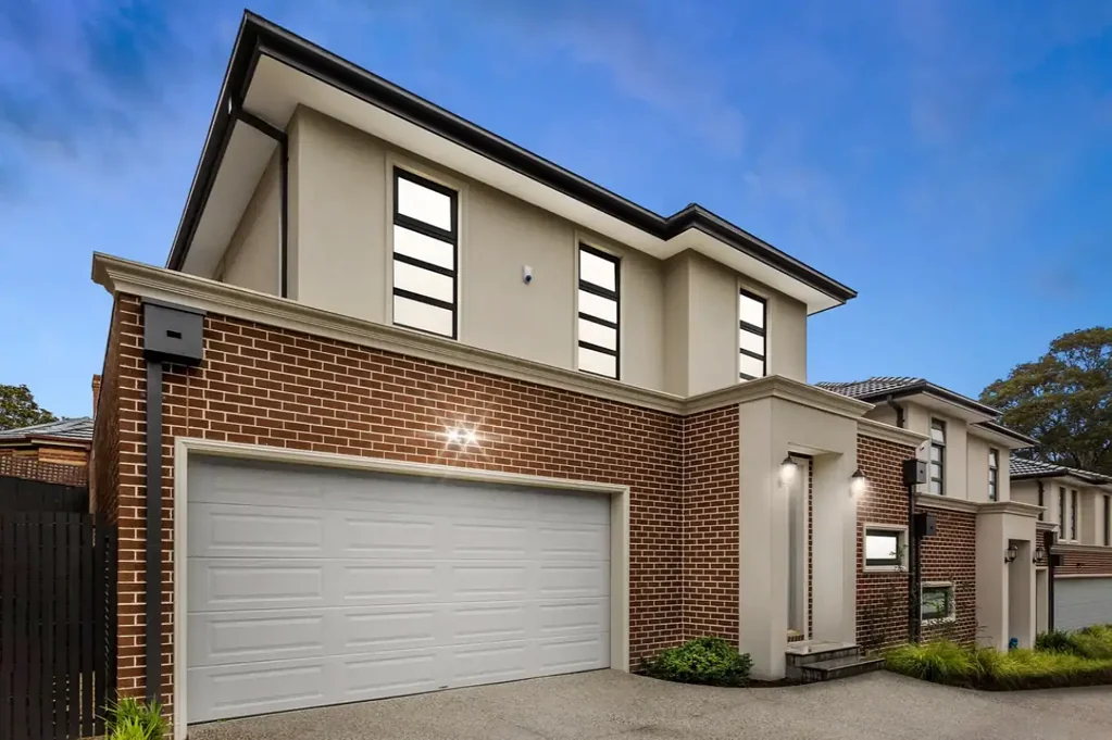 Mont Albert North 4 Bedroom Near New  One Owner home  With Two Ensuite Bedrooms On Both Levels