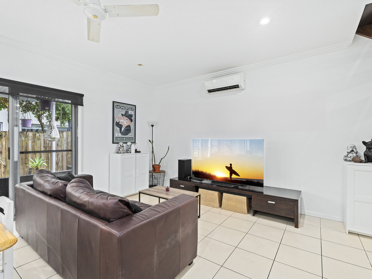 10 CAREEL CL, HELENSVALE QLD 4212, 0房, 0浴, Townhouse