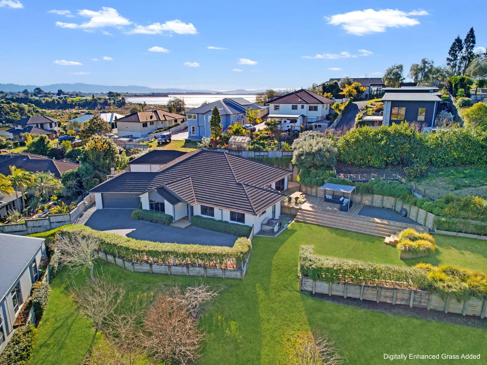 Bellevue 6 Bedroom Big Home. Big Land. Brilliant Location.