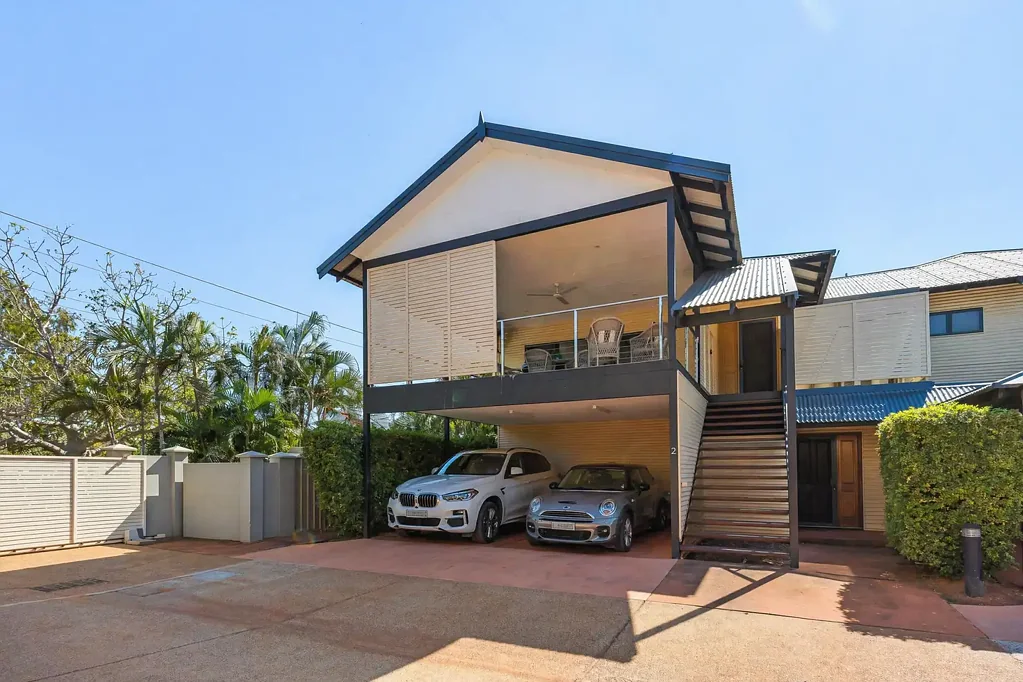 Broome 3ห้องนอน STYLISH MODERN LIVING DOESN'T GET ANY BETTER ...ESPECIALLY WHEN YOU CAN ADD COMFORT & CONVENIENCE  !