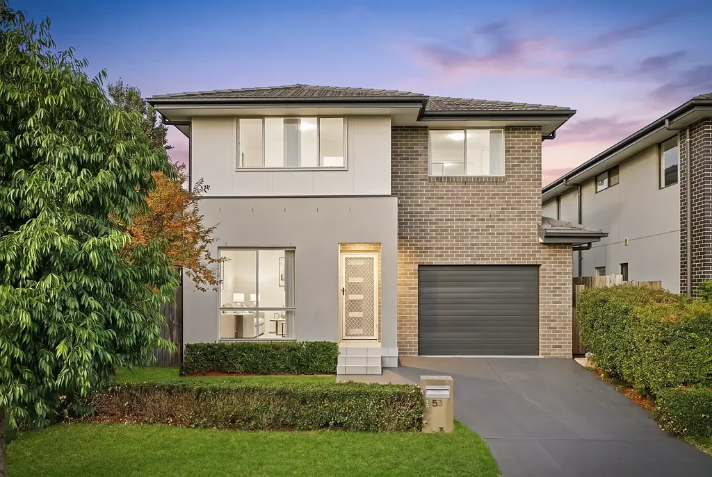 Schofields 4Zimmer Walk To Station ,Schools , Parks & Easy Commute To Metro !!
