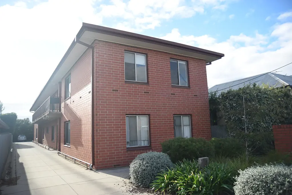 Available Immediately Light‑Filled Upstairs Unit close to the City and vibrant North Adelaide