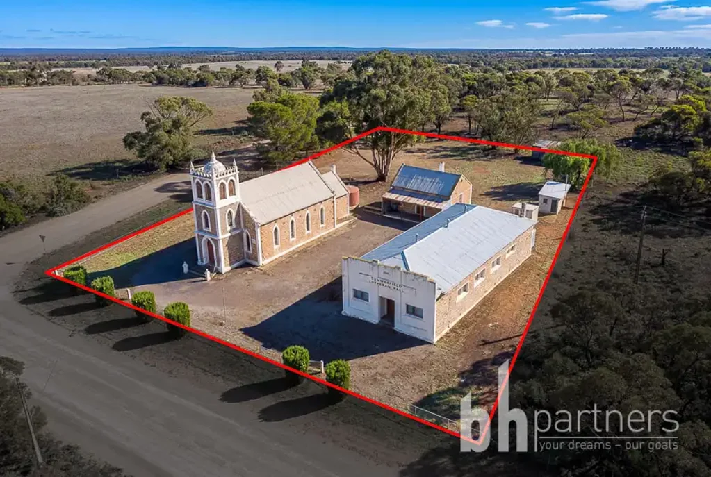 Palmer 1 Slaapkamer Summerfield Church, Hall & School - Exciting Opportunity, 3 for 1 !!