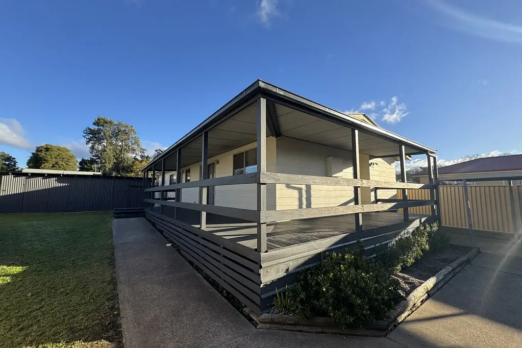 SPACIOUS FAMILY HOME IN CONVENIENT LOCATION