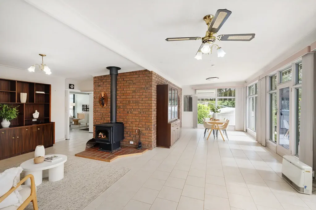 Hamilton Valley 4房  A Rare Semi-Rural Offering with Space, Comfort and Endless Potential