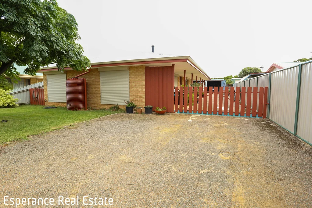 Pink Lake 3 Bedroom Don't Pass Me By!