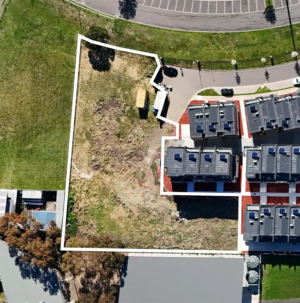 Roxburgh Park 规划许可已获批 大面积开发用地 高需求区域 临近学校购物 交通便利 公园绿地环绕 Prime Development Opportunity - Approved for 18 Townhouses