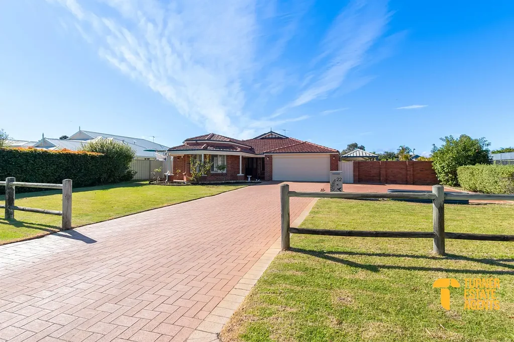 Atwell 4chambre A Pool. A Shed. Space for Everyone. All on 2,054m².