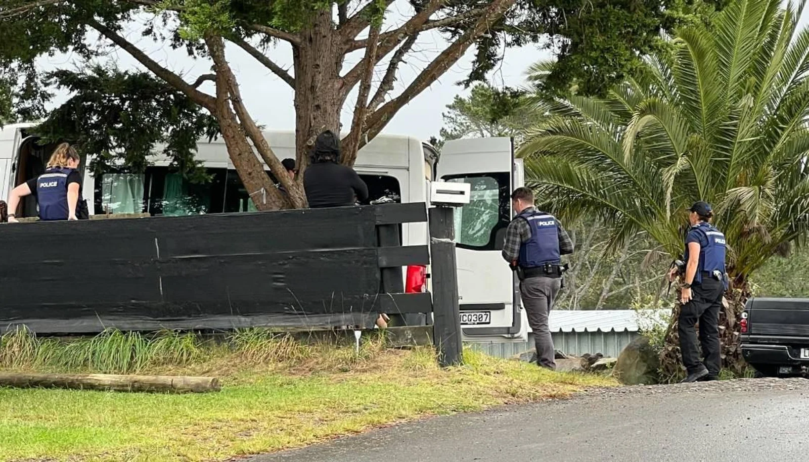 出大事儿了？奥克兰西区惊现大批武装警察，邻居惊闻爆炸声！