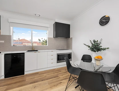 2/107 Somerville Road, Yarraville, Western Melbourne, 2 कमरे, 1 बाथरूम, Apartment