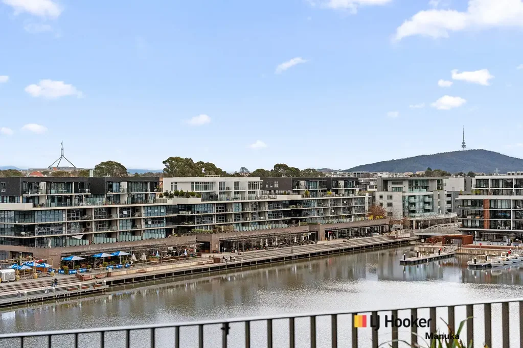 Kingston 2房  Water Views Over Two Spacious Levels