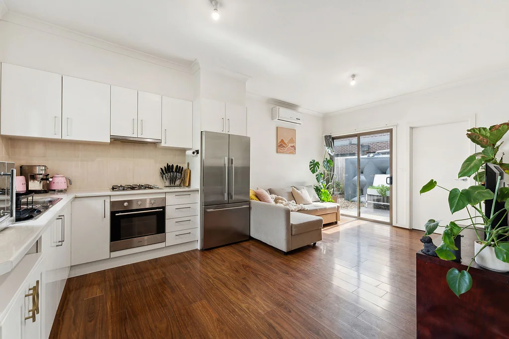 2/2 Bernard Street, Reservoir, VIC 3073