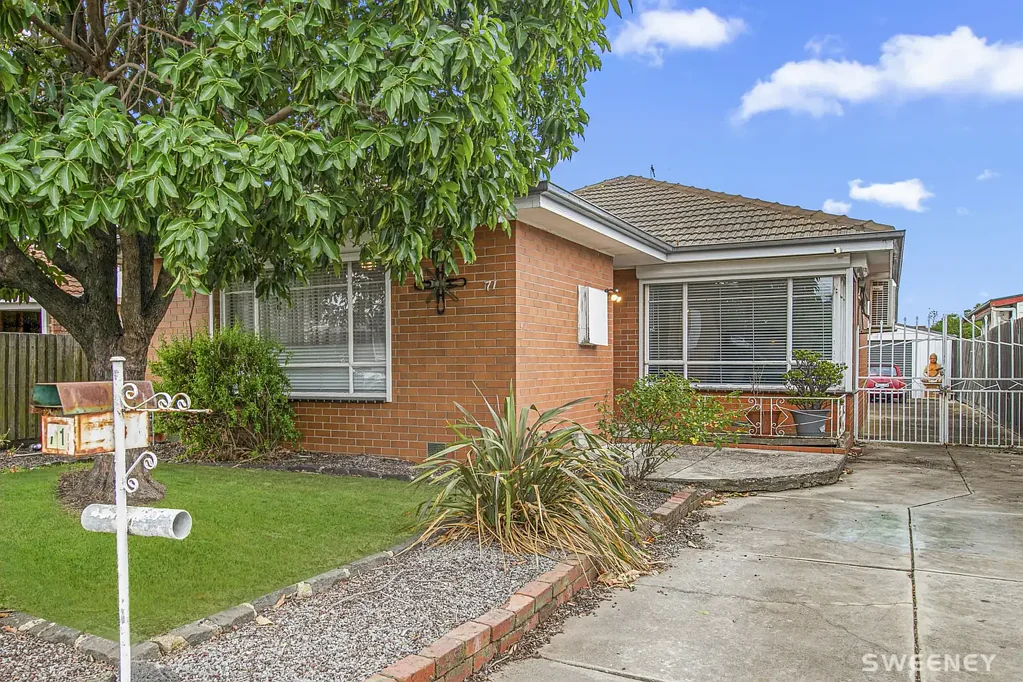Altona Meadows 2Moenga An Opportunity Offering Options