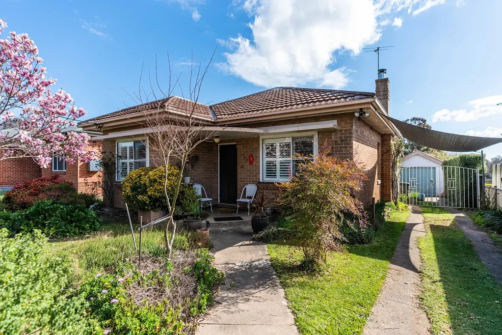 Orange 3 Bedroom A Double Brick Classic, Full of Character