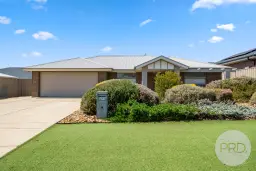 54 Lingiari Drive, Lloyd