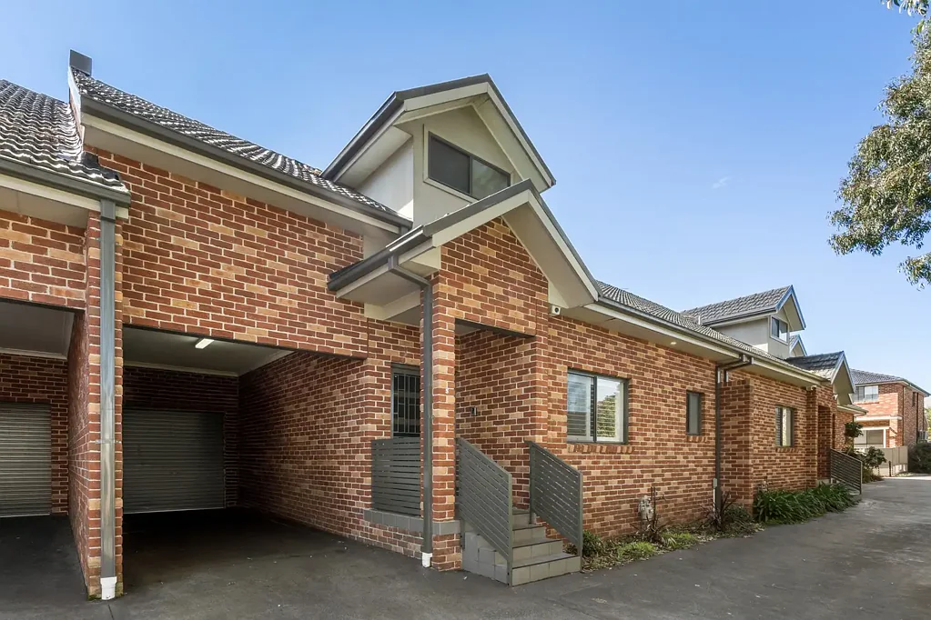 Panania 3 Bedroom Modern townhouse in convenient sunlit location