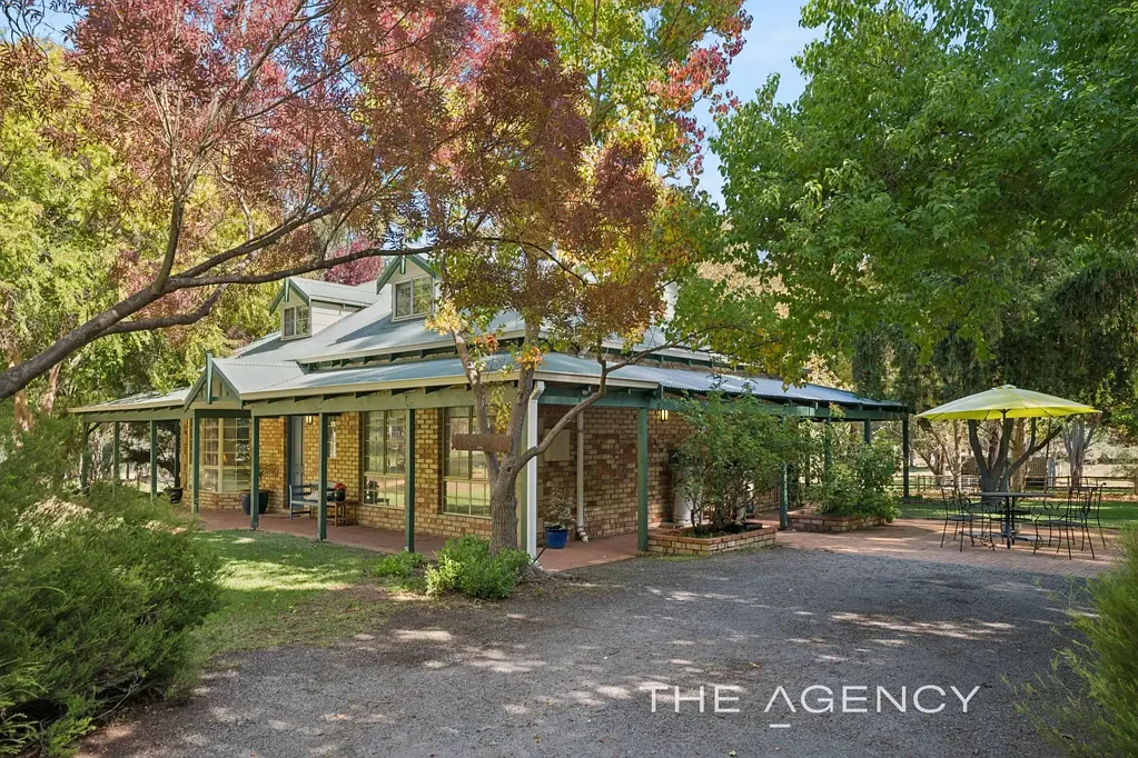 Chidlow 4कमरा Enchanting Equine Haven With English Countryside Charm