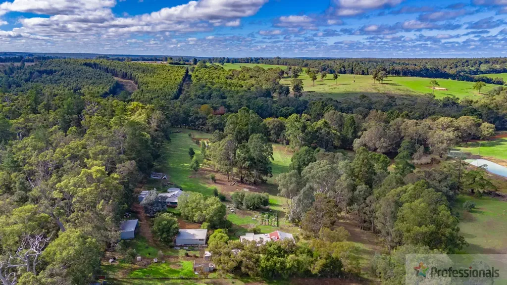 Manjimup RURAL LIFESTYLE JUST MINUTES AWAY FROM TOWN!!!