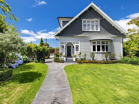 Saint Albans 3房  Family Character Home with Contemporary Elegance