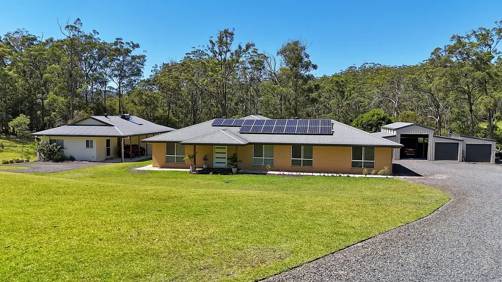 Kew 5部屋 Modern family living in a stunning rural setting.