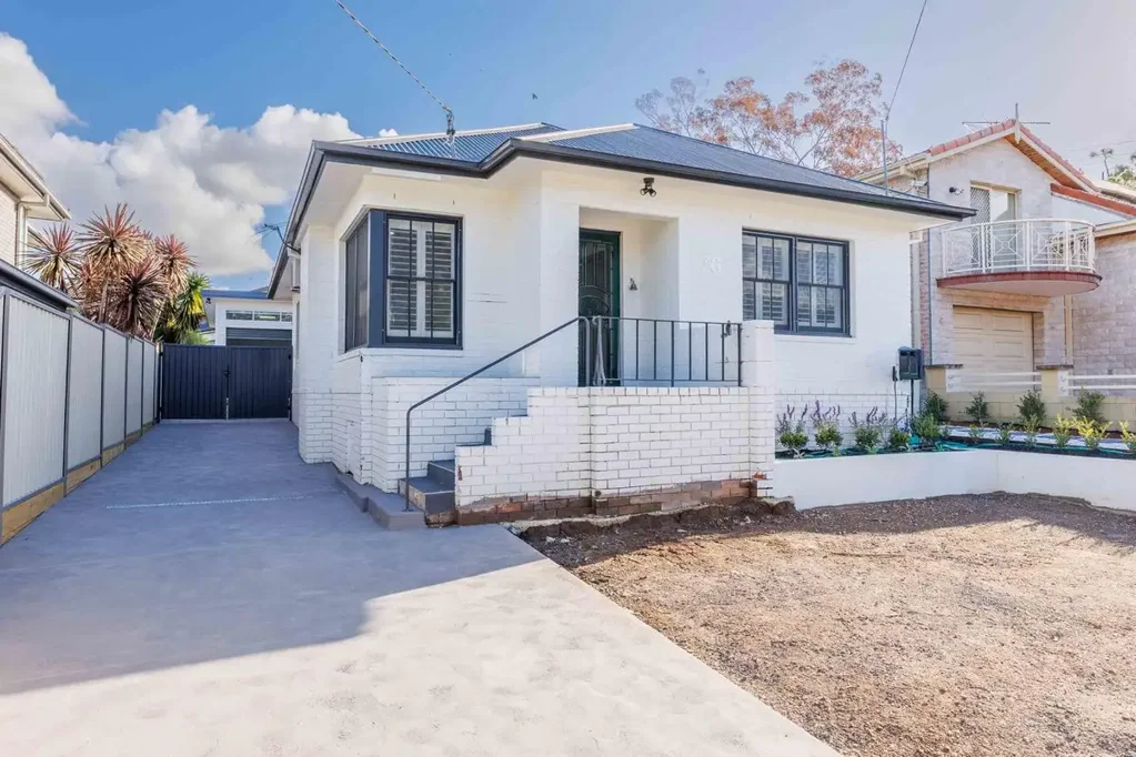 Fully Furnished Three Bedroom House (Option to Lease Fully Furnished Granny Flat)