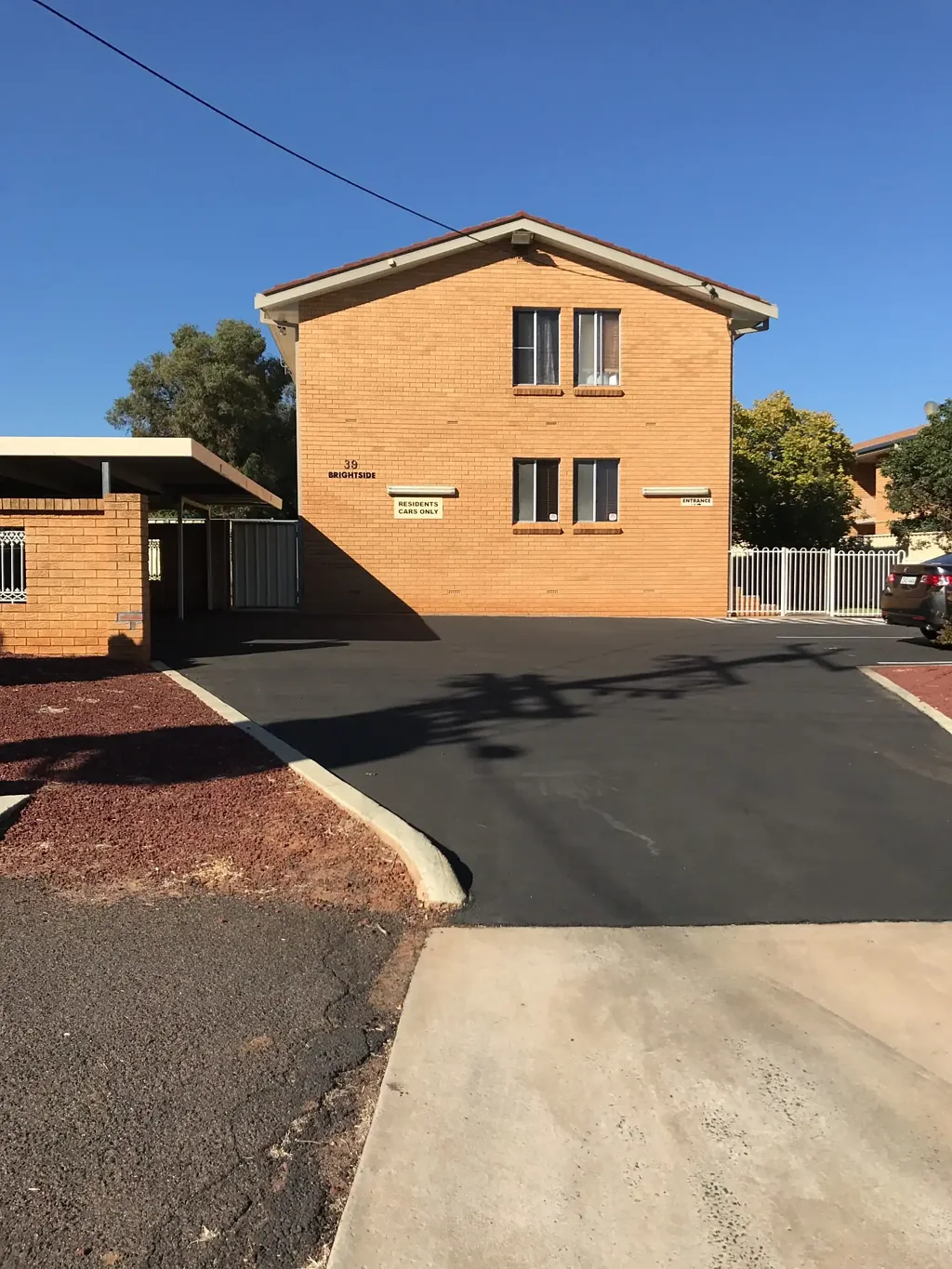 Two Bedroom Unit Close To Town