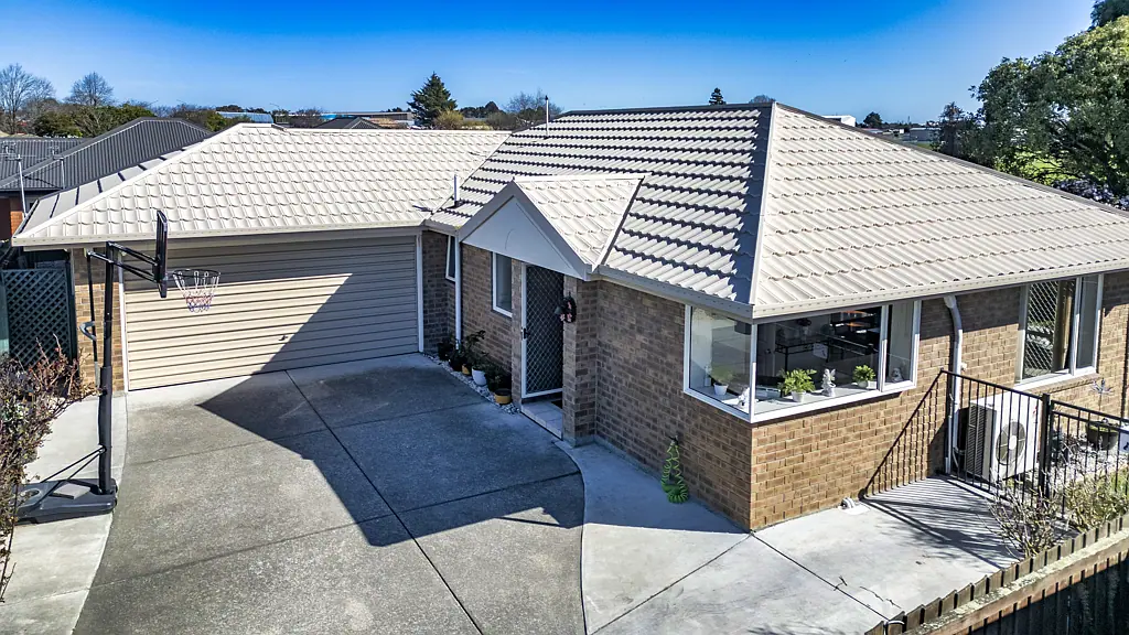 Hei Hei 3房  Tidy Home with Private Backyard