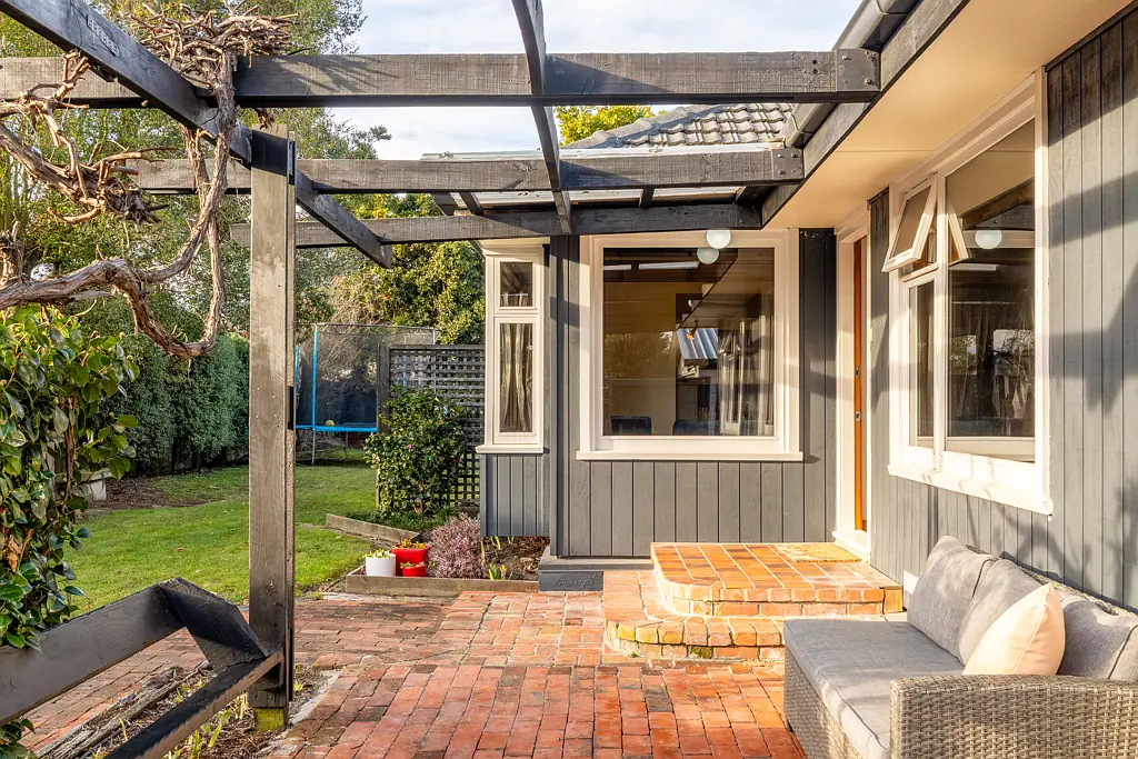 Burwood 3ਬੈੱਡਰੂਮ Spacious, Versatile & Perfectly Positioned