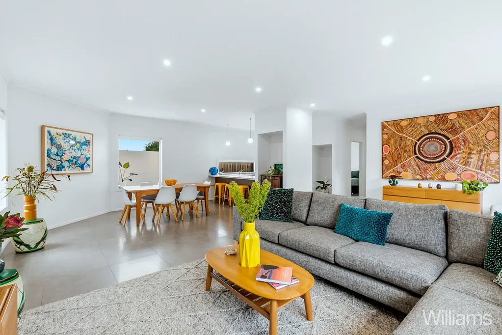 2/43 Eames Avenue, Brooklyn, VIC 3012