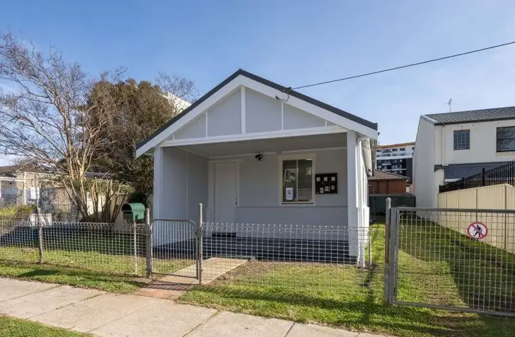 Rare Cottage in Heart of CBD