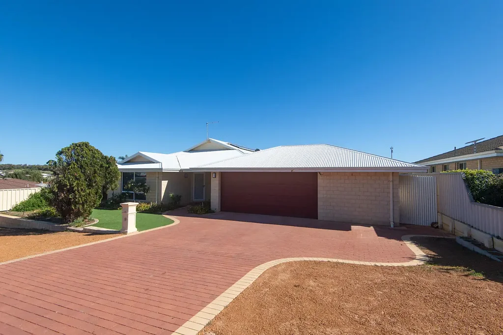 Cape Burney 4 Bedroom Large Family home in Beautiful Cape Burney