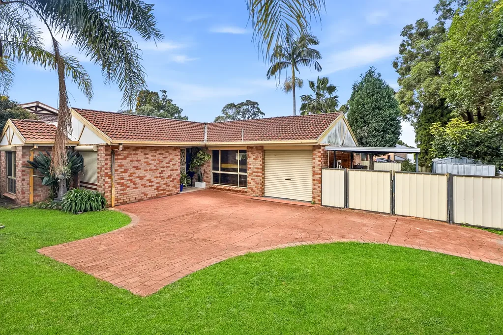 Glendenning 3कमरा PARK FACING CORNER BLOCK - SUBDIVISION OPPORTUNITY