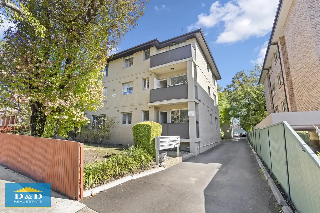 Deposit taken - Stylish Modern 1 Bedroom Apartment. Private Courtyard plus Balcony. Car Space. Fantastic central Location
