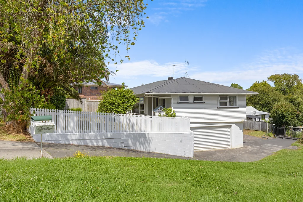 1/4 Grassways Avenue, Pakuranga, Manukau City, Auckland