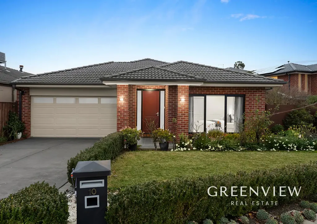 Cranbourne North 4Phòng ngủ Exquisite Family Living - 524sqm, Four Bedrooms, Three Living Areas & Walk to The Avenue Shops, Schools & Public Transport