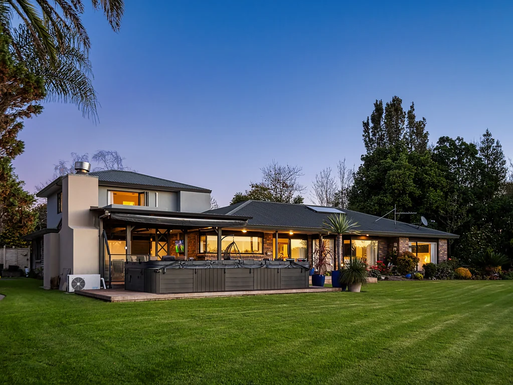 Te Puna Exceptional family lifestyle, views and location